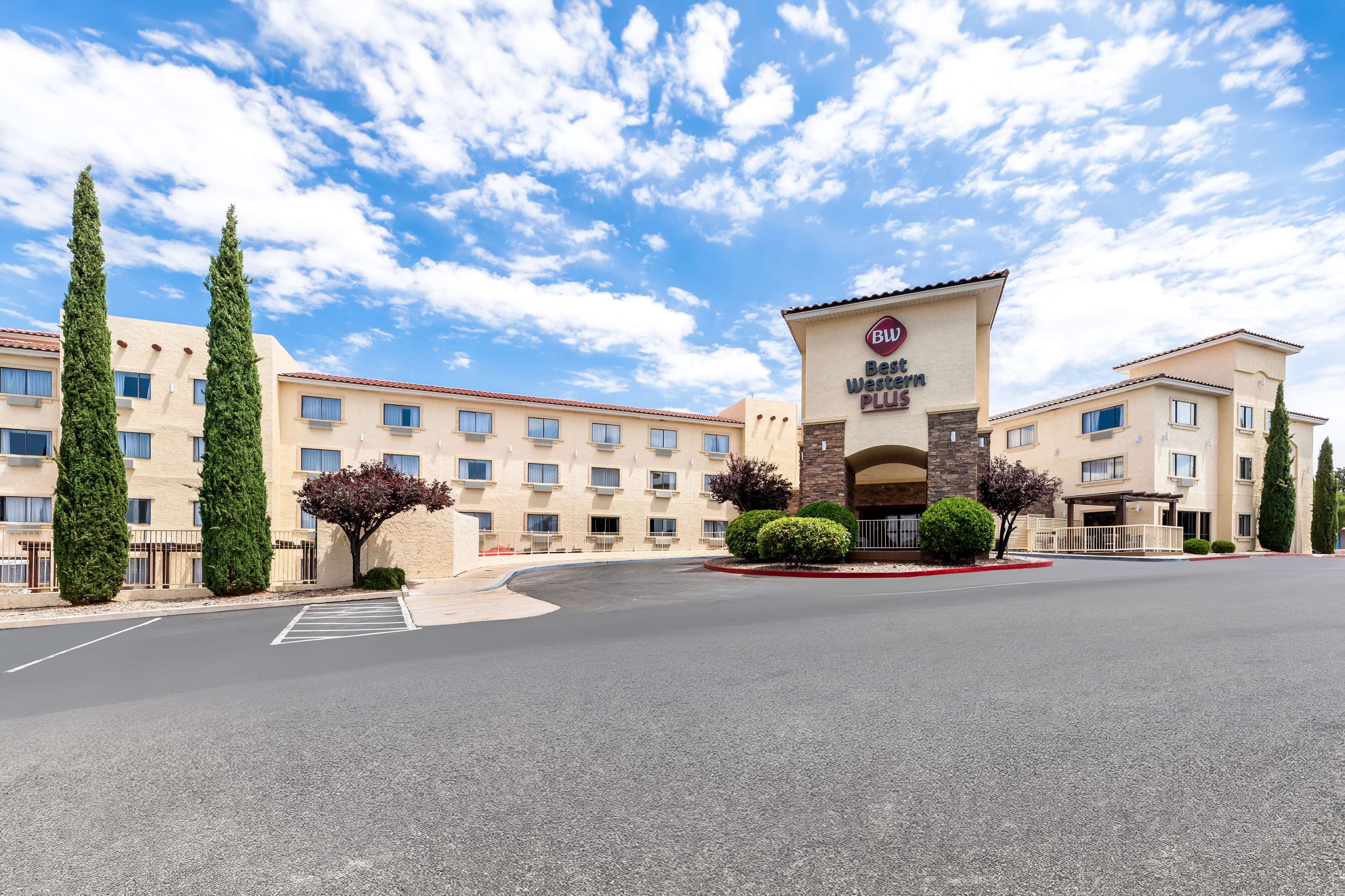 Best Western Plus At Lake Powell - Tap to explore photos
