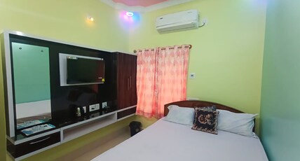 NEW MOTIJHIL GUEST HOUSE Room Type - Deluxe King Room NEW MOTIJHIL GUEST HOUSE Room Type - Deluxe King Room