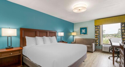BEST WESTERN PLUS MYRTLE BEACH Room Type - 1 King Bed, Mobility Accessible, Bathtub, Sofabed, Non-Smoking, Full Breakfast BEST WESTERN PLUS MYRTLE BEACH Room Type - 1 King Bed, Mobility Accessible, Bathtub, Sofabed, Non-Smoking, Full Breakfast