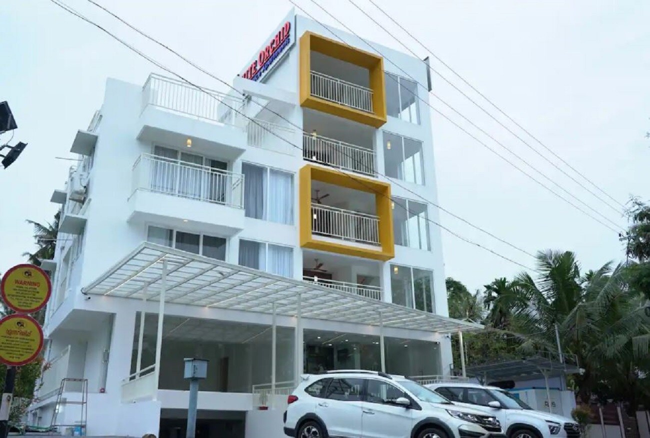 The White Orchid Luxury Apartment - Tap to explore photos