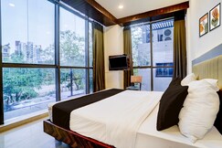 Super Collection O Sanpada Railway Junction