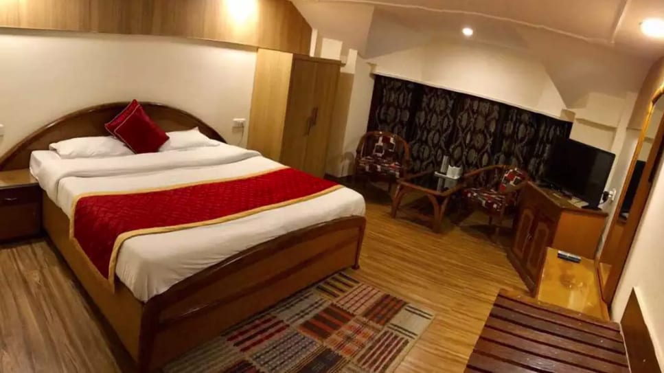 Hotel Samson - Tap to explore photos