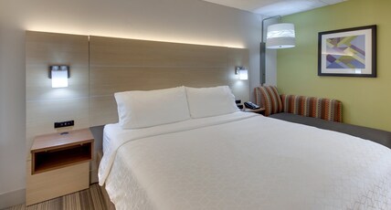 Holiday Inn Express Pittston - Scranton Airport Room Type - 1 King Bed Standard Comm Access