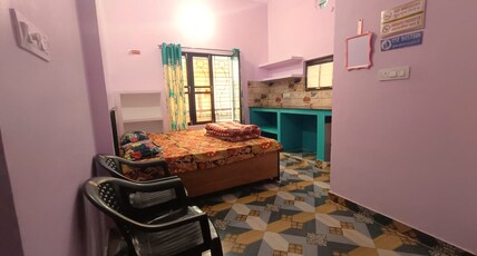 Shanti Rental And Dormitory Room Type - Family Room with Private Bathroom