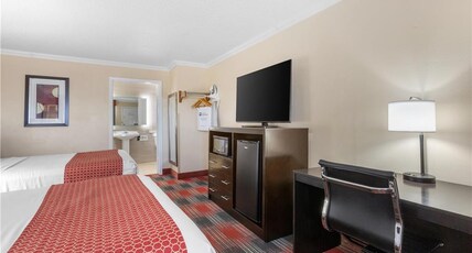 Best Western Brady Inn Room Type - Accessible - 2 Queen, Mobility Accessible, Roll In Shower, Work Desk, Microwave And Refrigerator, Wi Best Western Brady Inn Room Type - Accessible - 2 Queen, Mobility Accessible, Roll In Shower, Work Desk, Microwave And Refrigerator, Wi