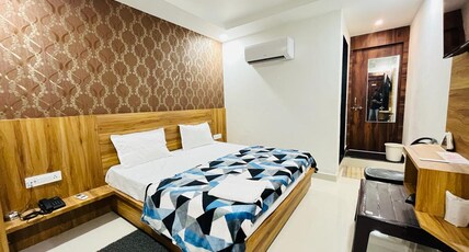 S.S. LAKE VIEW HOTEL Room Type - Deluxe Room