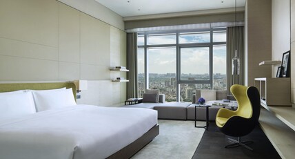 Sofitel Foshan Room Type - SUPERIOR ROOM, 1 King Size Bed, Modern Dcor Sofitel Foshan Room Type - SUPERIOR ROOM, 1 King Size Bed, Modern Dcor