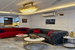 Continental 3BHK w King Beds Patio Mafia theme