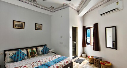 Turtle Hostel Udaipur |50 Metres from Lake Room Type - Deluxe Double Room
