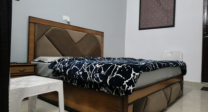 Badri Kedar Room Type - Queen Bed Room with Hill View