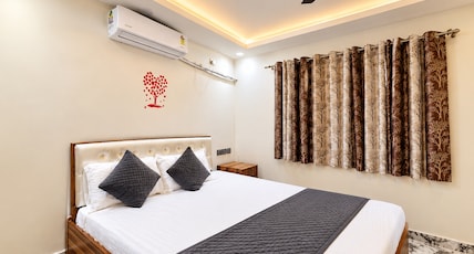 Hotel A V Grand kanpur Room Type - Deluxe Room - AC Hotel A V Grand kanpur Room Type - Deluxe Room - AC