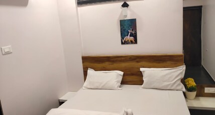 Hotel Garuda Executive Room Type - Deluxe AC Room
