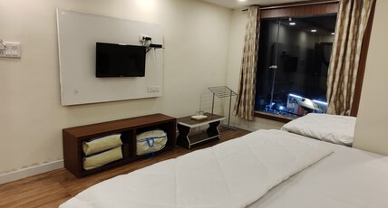 Hotel Shreeji Residency Room Type - PREMIUM ROOM