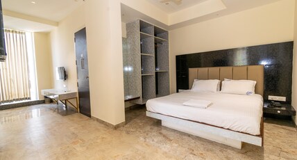 DPS Crown Hotel Room Type - Suite