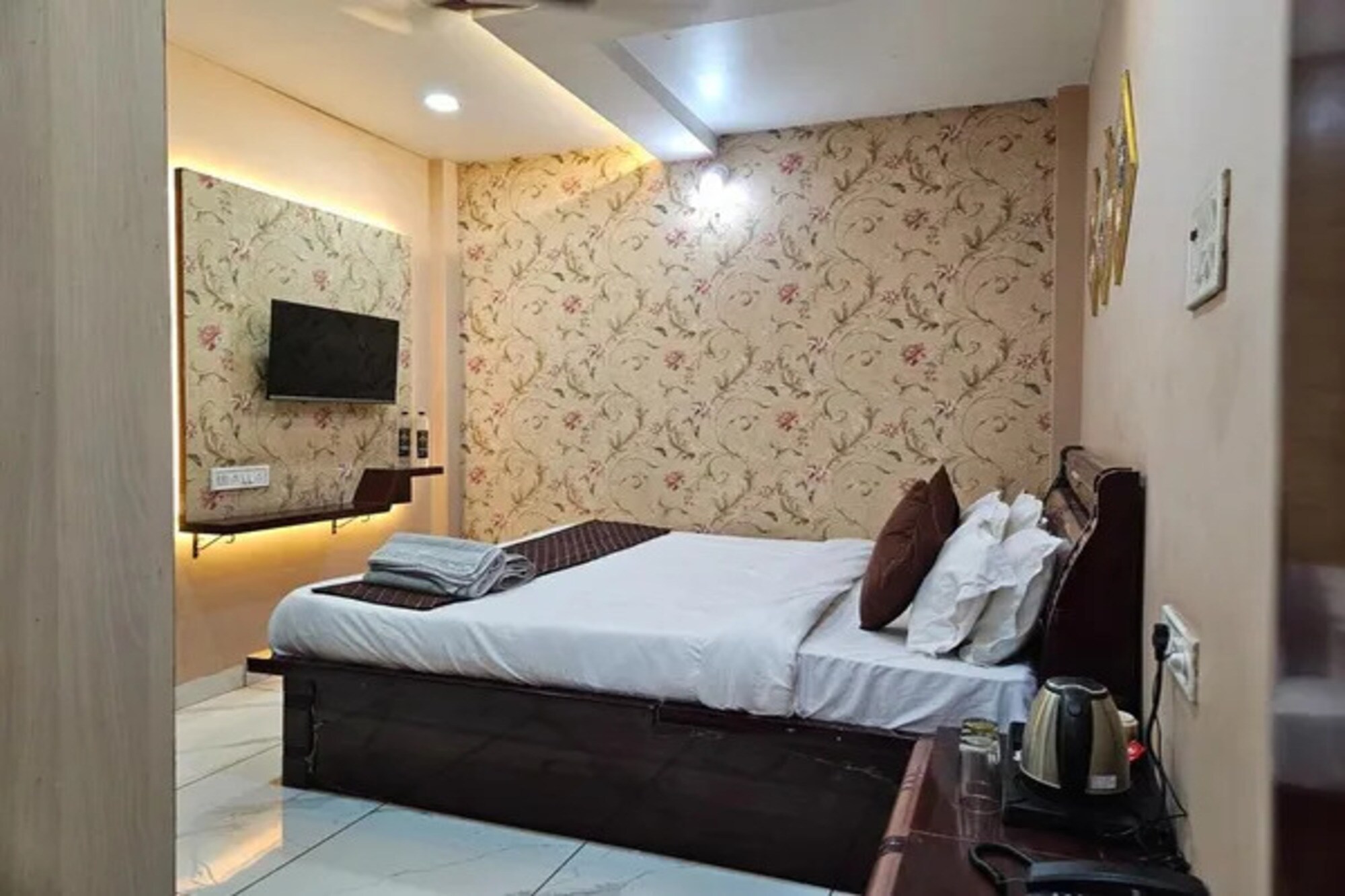 FabHotel Suraj Palace - Tap to explore photos