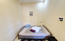 AC Queen Room