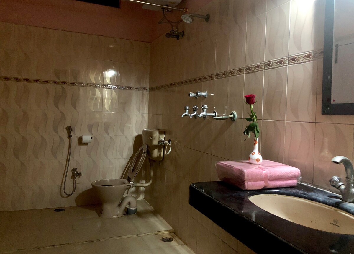 Aangiras Homestay - Tap to explore photos