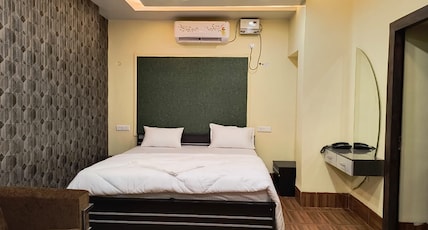 Hotel Divine Inn Room Type - Deluxe Room Hotel Divine Inn Room Type - Deluxe Room
