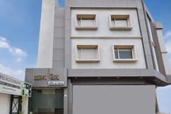Dwarka Palace Lodging