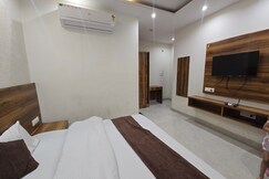 Evia Stays @ 5 Min Drive To Railwaystation