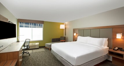 Holiday Inn Express Hotel & Suites Columbus Room Type - 1 King Bed Standard