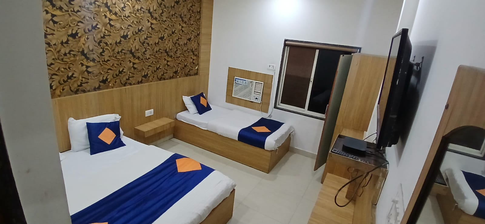 SHYAMA GUEST HOUSE - Tap to explore photos