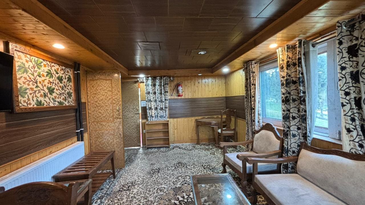 JKTDC Gulmarg Hutments - Tap to explore photos