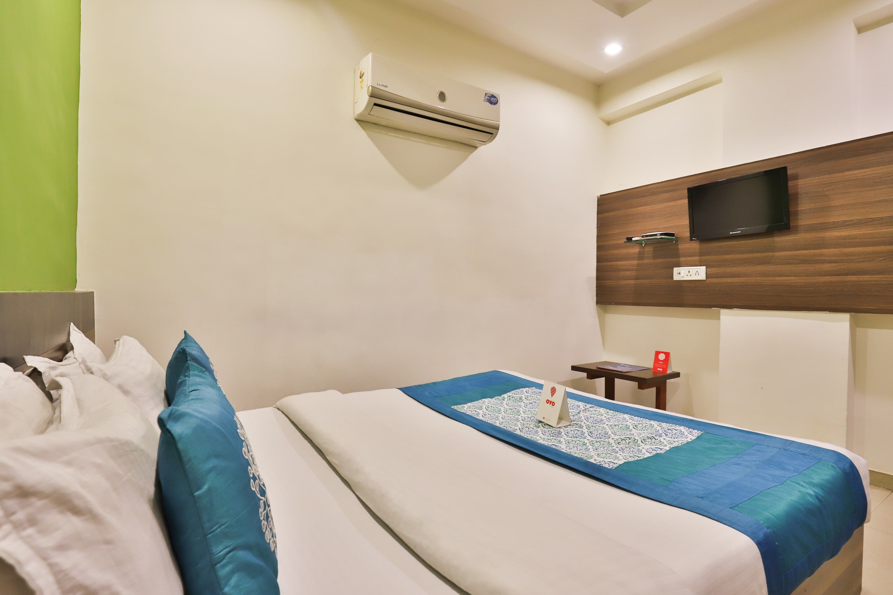 Flagship Akshaya Heights - Tap to explore photos