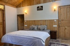 Pinehill treehouse