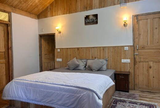 Pinehill treehouse