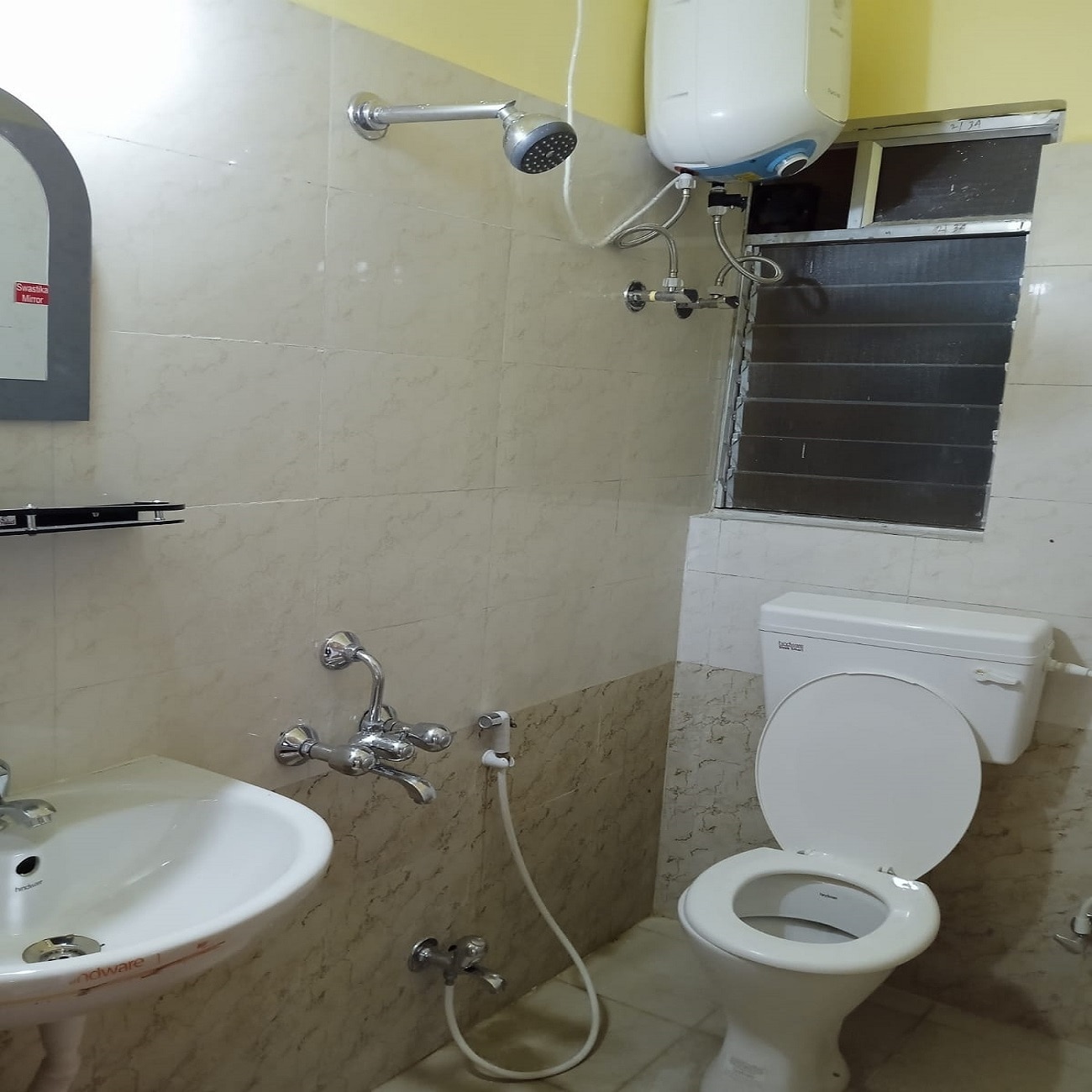 LGSES Homestay with balcony rooms - Tap to explore photos