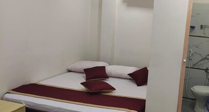 Sri Kanchi Rooms Room Type - Standard 5 Bed Family AC Room