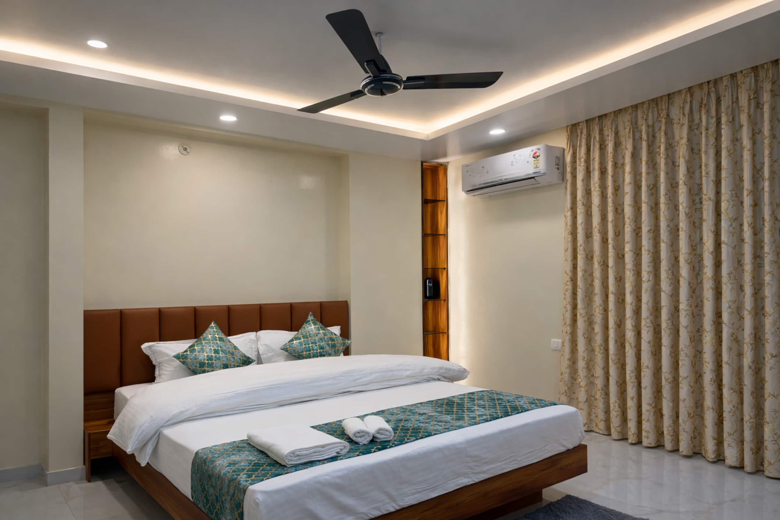 6 min to Assi Ghat|2BHK|Kashi Vishwanath|Lanka,BHU - Tap to explore photos