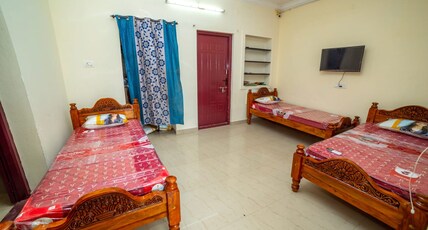 R2K Home Stay Room Type - Four Bed