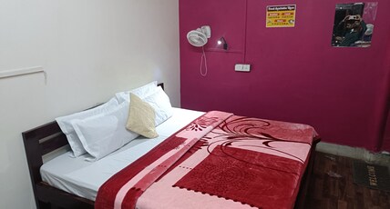 Sant Kripa Backpacker 400 mtr from railway station Room Type - Comfort Ac Room with private wash room