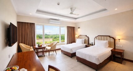 Park Selections Room Type - Deluxe Twin Room With City View