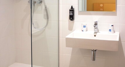 ibis budget Lunel Porte de Camargue Room Type - Premium Double room with double bed ibis budget Lunel Porte de Camargue Room Type - Premium Double room with double bed