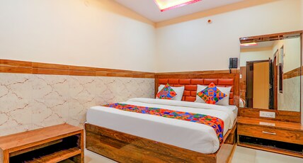 FabHotel Shree Galaxy Room Type - Deluxe Room
