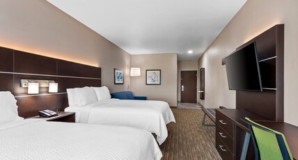 Holiday Inn Express & Suites Ada Room Type - 2 Queen Beds Ste Additional Living Area