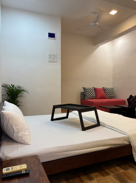 Cozy Apt off Carter Rd Bandra W - Tap to explore photos