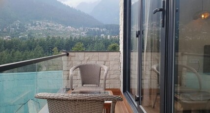 MM Retreat Manali l Near Mall Road Room Type - Premium Room with Balcony