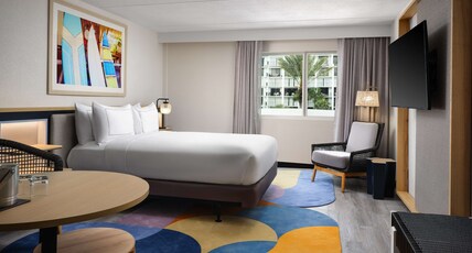 DoubleTree by Hilton Cocoa Beach - Oceanfront Room Type - 1 QUEEN HEARING ACCESS