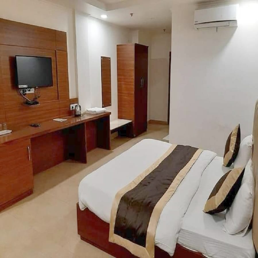 Hotel Grand 81 - Tap to explore photos