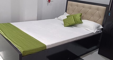 City Hub Stay Room Type - Aircondition room with comfortable bed and clean room and bath room
