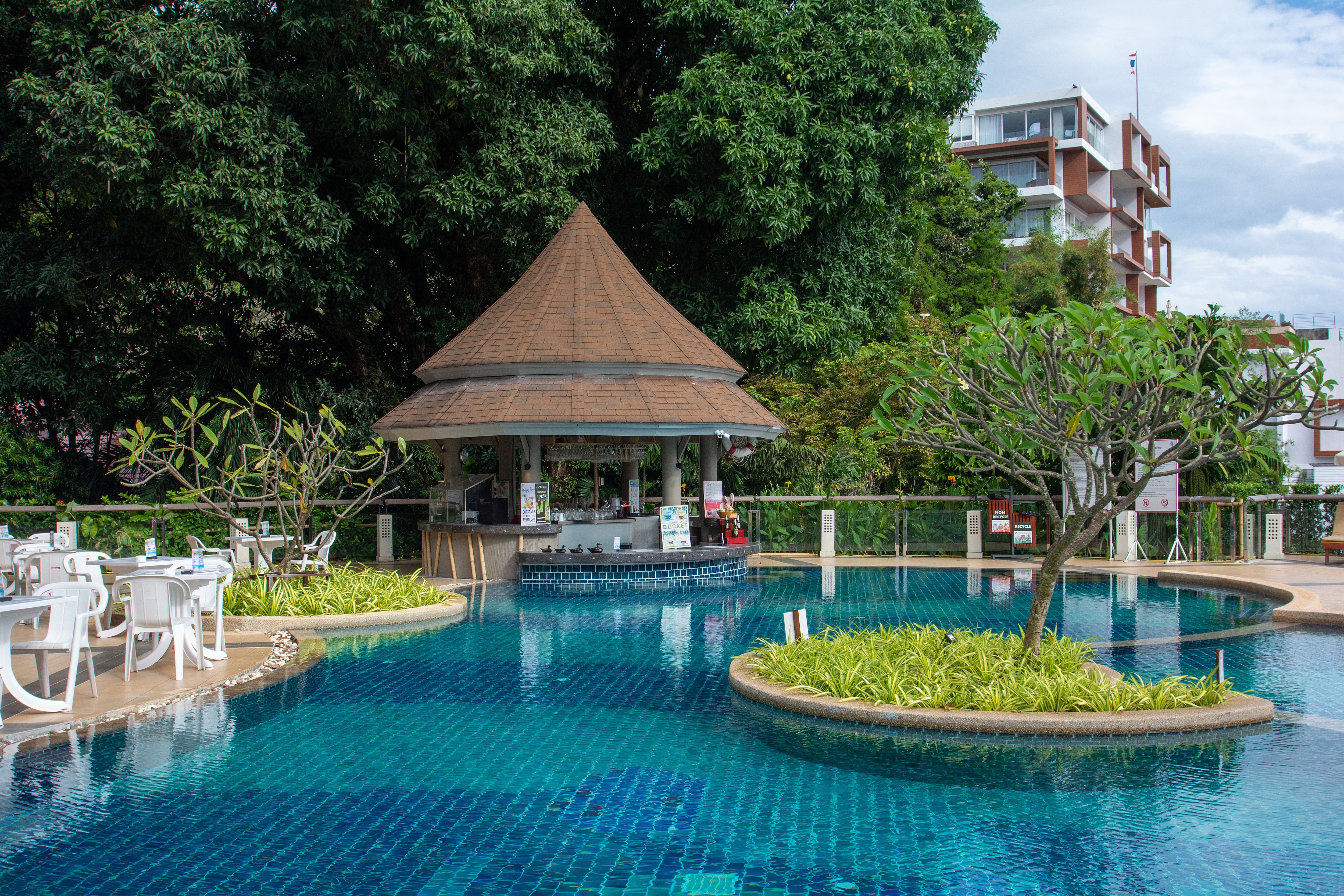 Peach Hill Hotel & Resort - Tap to explore photos