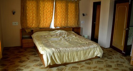 StayApart Harwan Heights Room Type - Deluxe Room