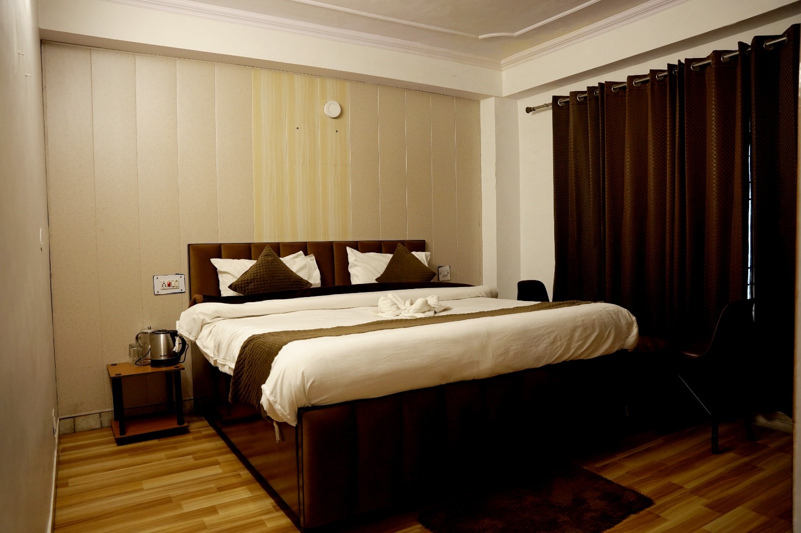 Hotel Himalayan Roots - Tap to explore photos
