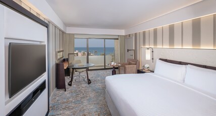 InterContinental MUSCAT Room Type - 1 King Sunset View Club Lounge Access Balcony