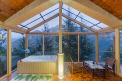 Starlit Jacuzzi Treehouse By Bastiat Stays