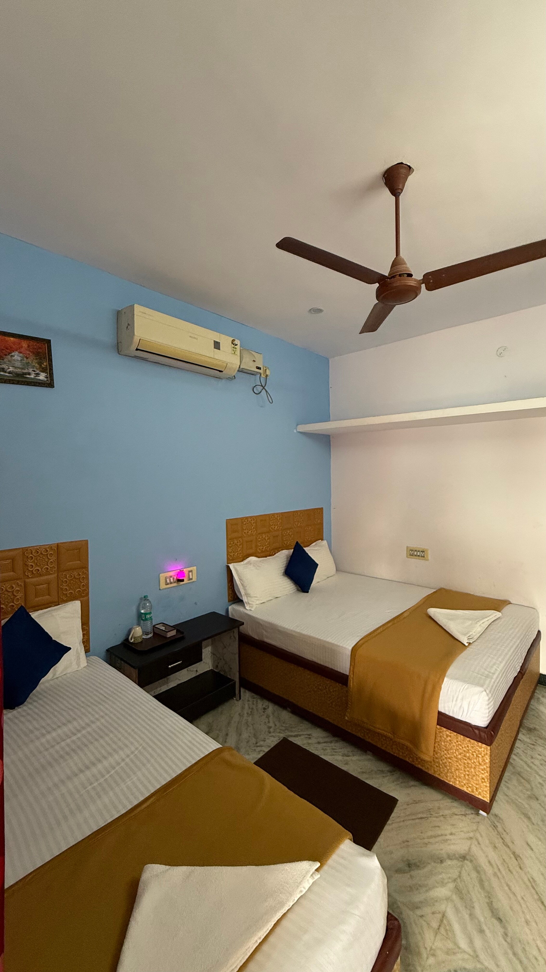 DSS Homestay Just 500m Girivalam Road - Tap to explore photos